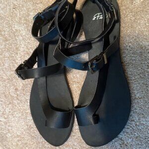 a PIEDI BLACK LEATHER GREEK SANDALS Size 40